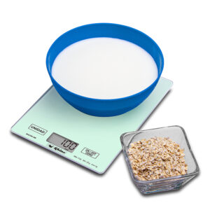Báscula Rhino BACRI-5M en uso con ingredientes de cocina