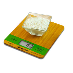 Báscula Rhino BAMBU-5 sobre superficie de cocina con ingredientes naturales