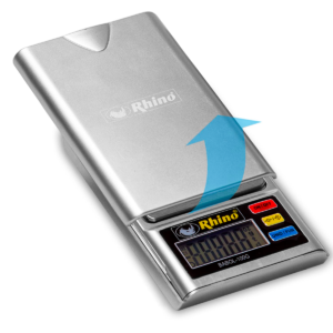 Báscula digital Rhino BABOL-100G pesando piezas pequeñas o joyería con alta precisión