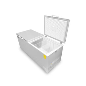 Congelador horizontal Rhino CONGECO-24X vista interior con una tapa abierta y canastilla visible