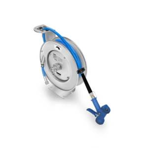 Carrete retráctil Rhino MAPCA-10X con manguera azul y pistola de lavado